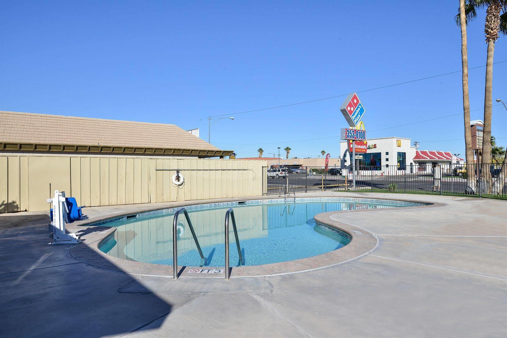 Crown Hotel El Centro Exterior photo